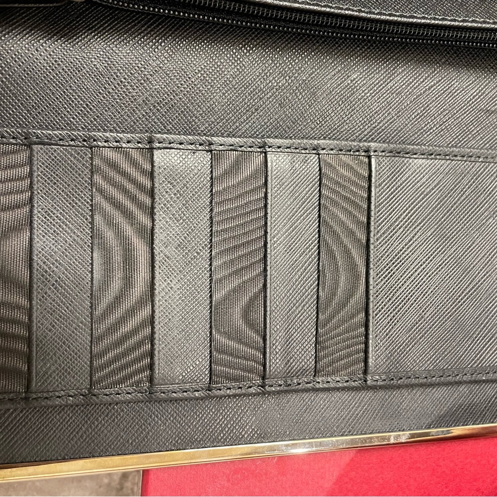 100% Authentic Salvatore Ferragamo Black Wallet - Picture 9 of 12